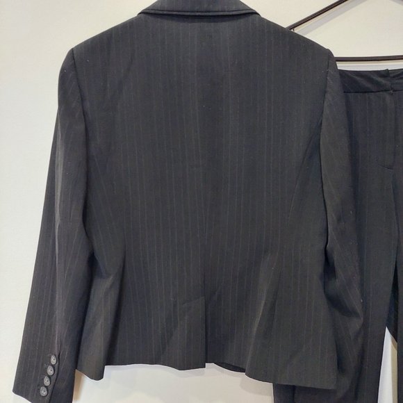 Jones New York Black Business PinStripe Stretchy Pants Blazer Suit Set, Sz 8P - Picture 3 of 16